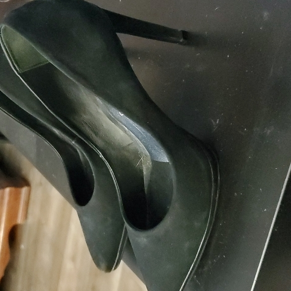 Black suede like Aldo heels - Picture 5 of 5